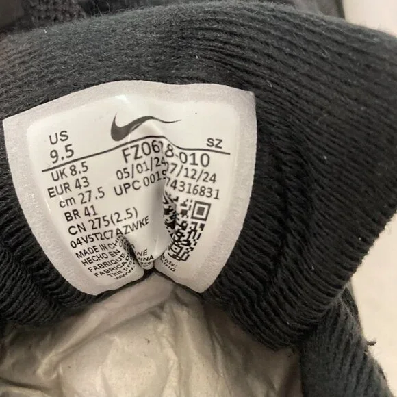 Brand New (never worn) Nike Air Max sneakers size US 9.5 - Picture 4 of 4